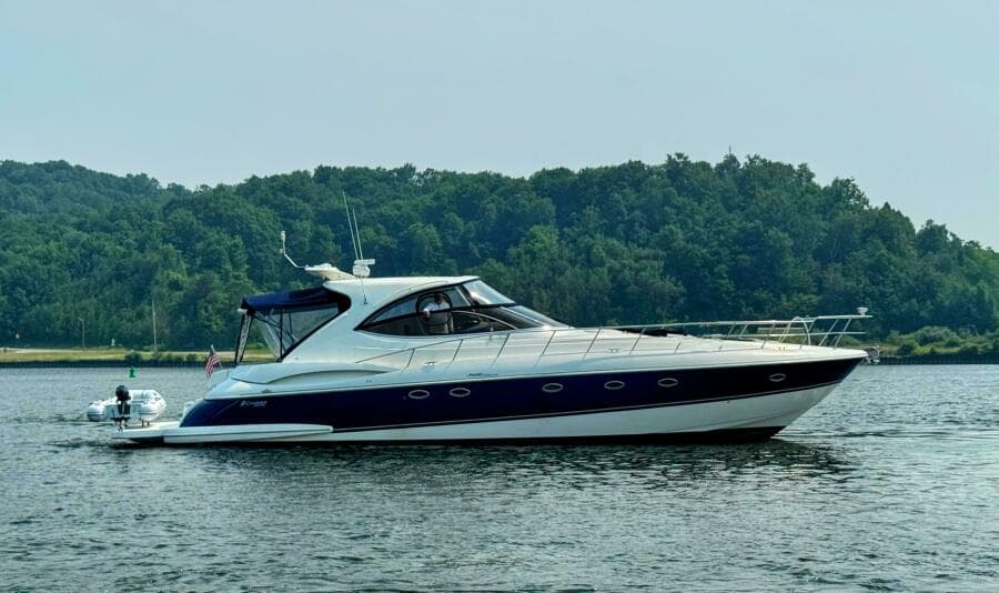 2005 Cruisers Yachts 540 Express