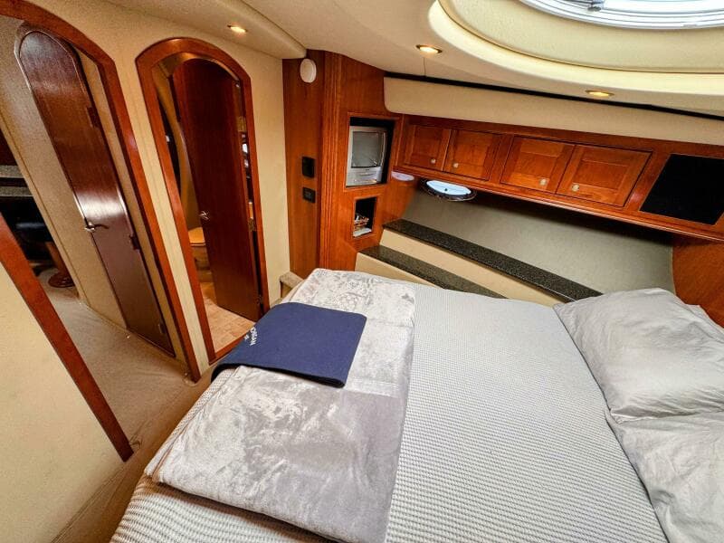 2005 Cruisers Yachts 540 Express