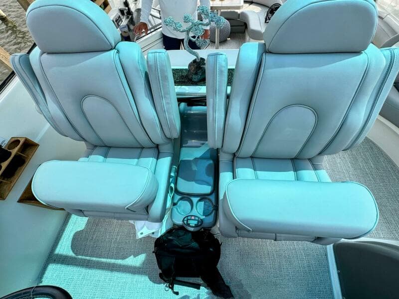 2005 Cruisers Yachts 540 Express