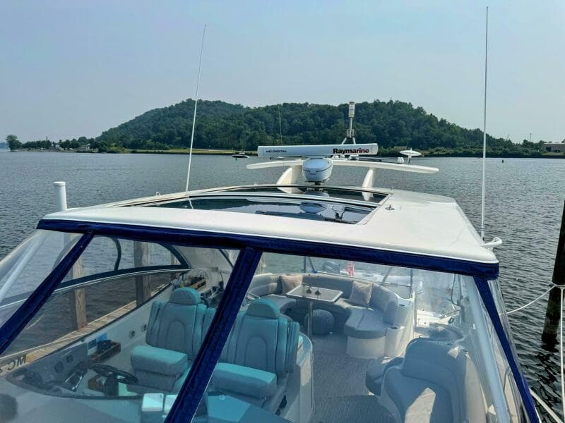 2005 Cruisers Yachts 540 Express