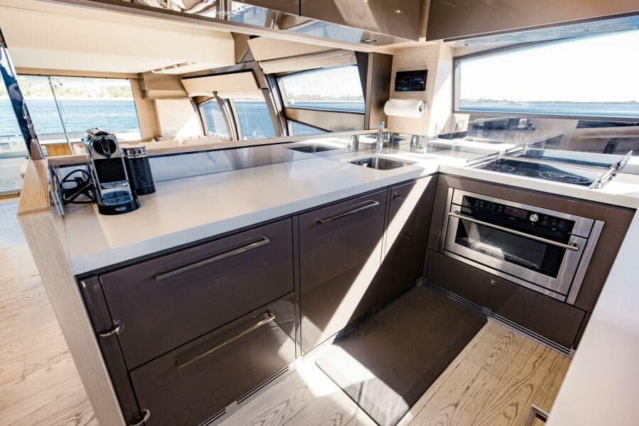 2017 Ferretti Yachts 750