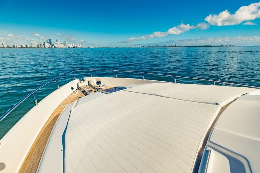 2017 Ferretti Yachts 750