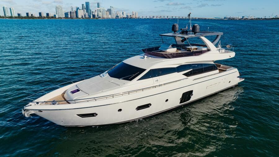 2017 Ferretti Yachts 750