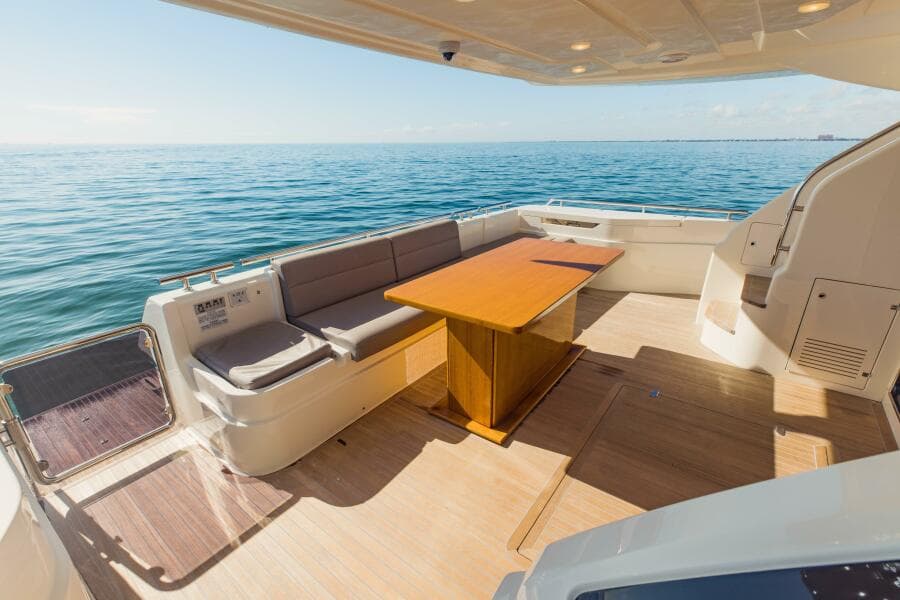 2017 Ferretti Yachts 750
