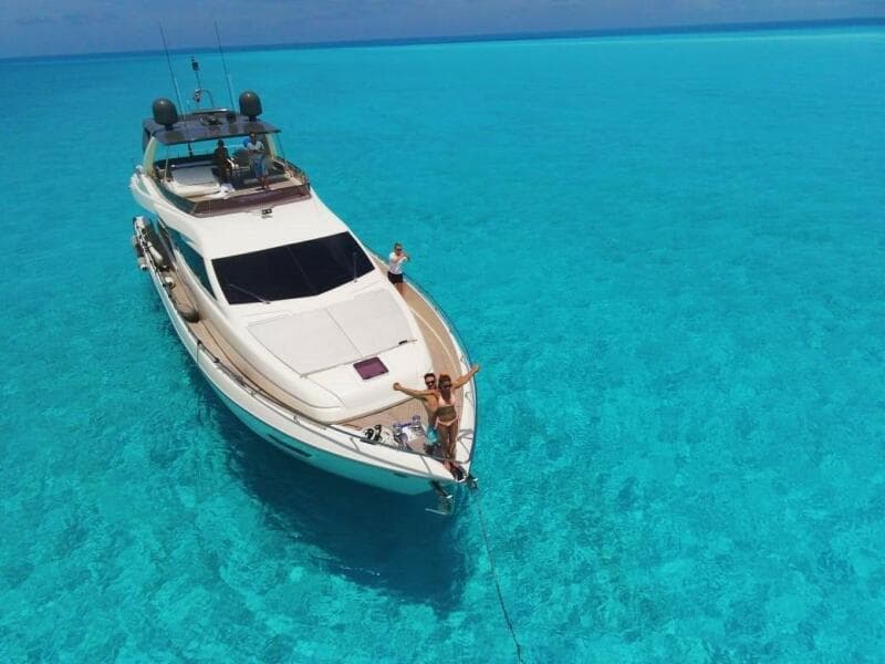 2017 Ferretti Yachts 750
