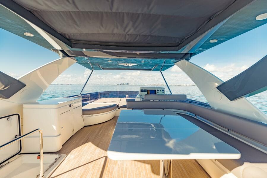2017 Ferretti Yachts 750