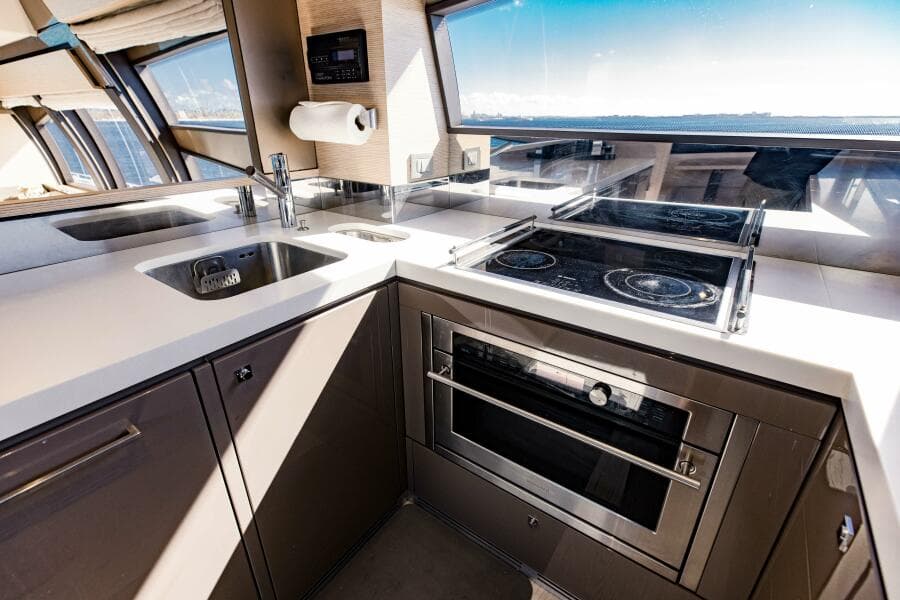 2017 Ferretti Yachts 750