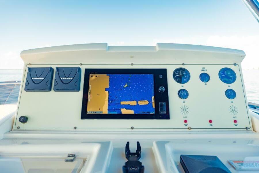 2017 Ferretti Yachts 750