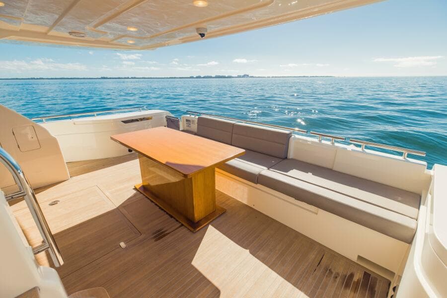 2017 Ferretti Yachts 750