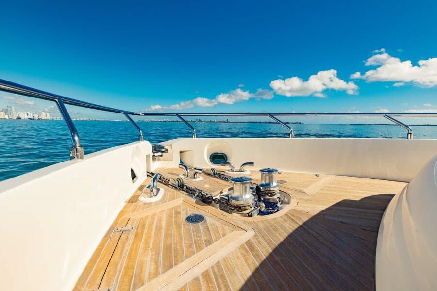 2017 Ferretti Yachts 750