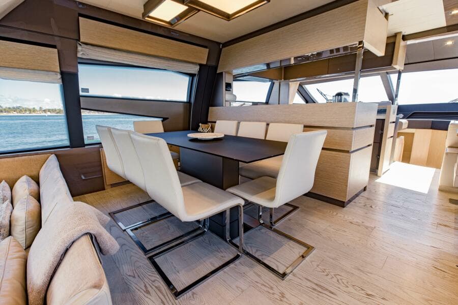 2017 Ferretti Yachts 750