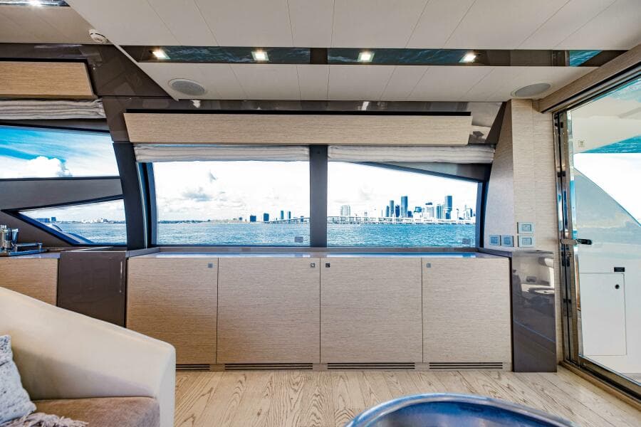 2017 Ferretti Yachts 750