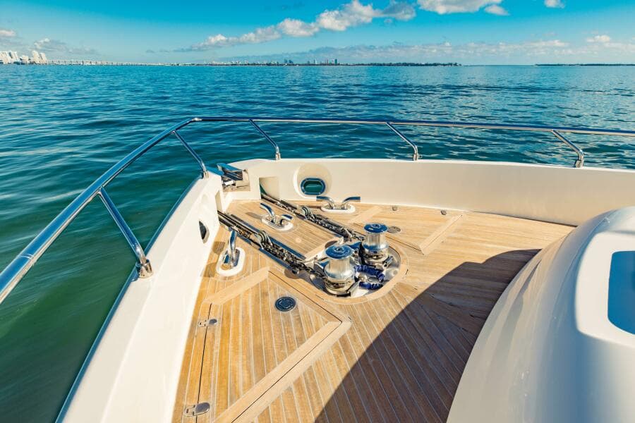 2017 Ferretti Yachts 750