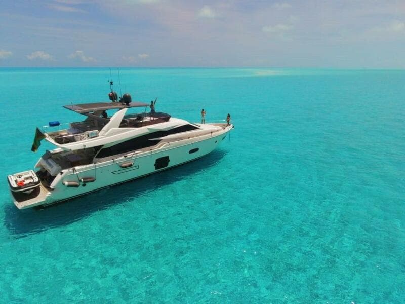 2017 Ferretti Yachts 750