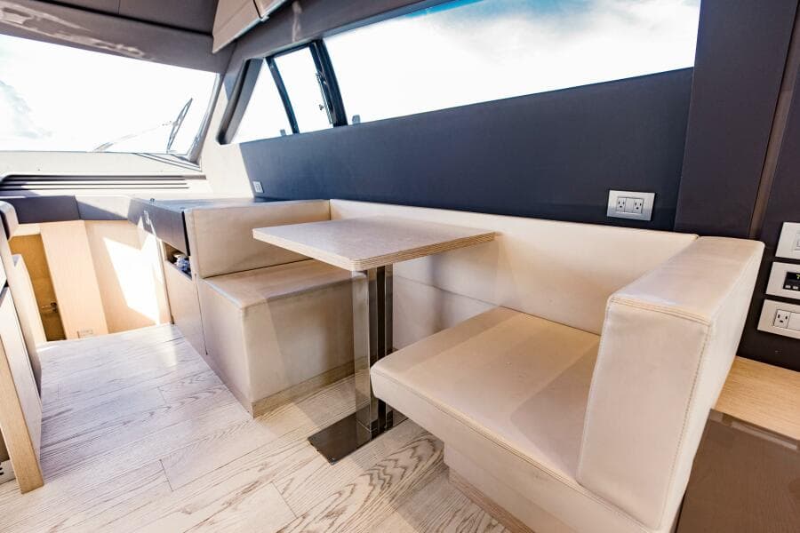 2017 Ferretti Yachts 750