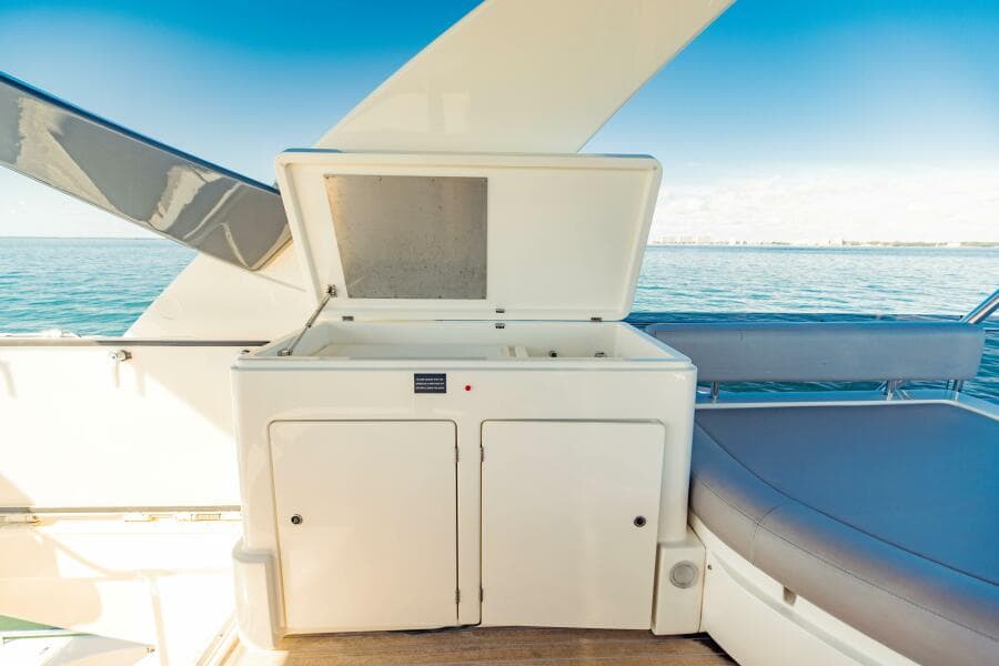 2017 Ferretti Yachts 750
