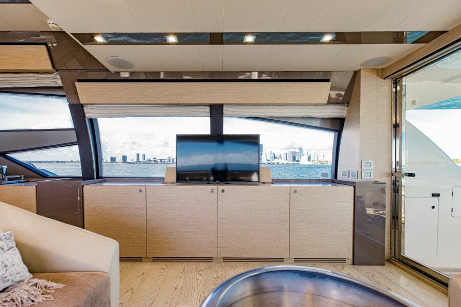 2017 Ferretti Yachts 750