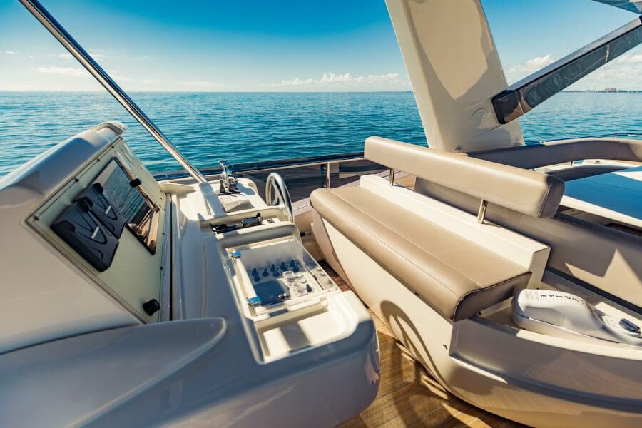2017 Ferretti Yachts 750