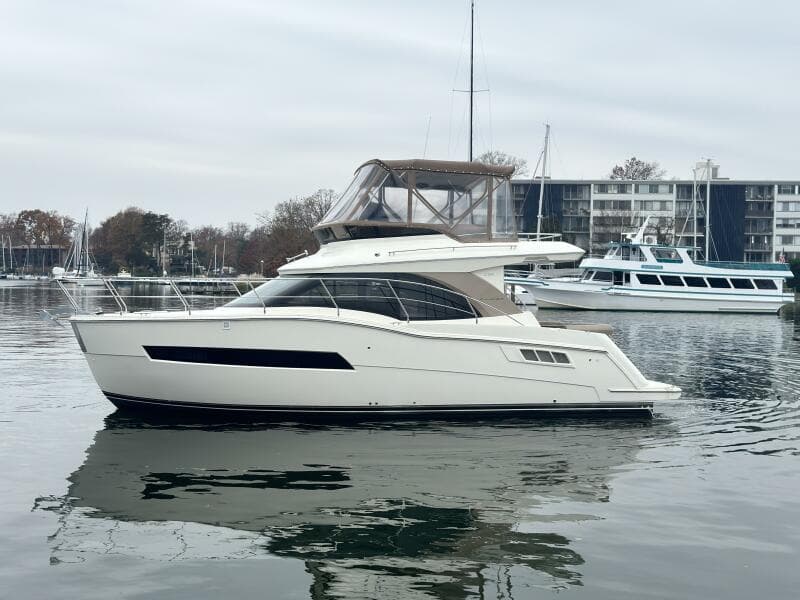 2016 Carver C34 Port Side