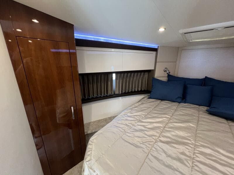 2016 Carver C34 V-Berth Port Side
