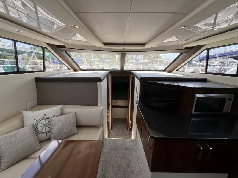 2016 Carver C34 Salon View 2