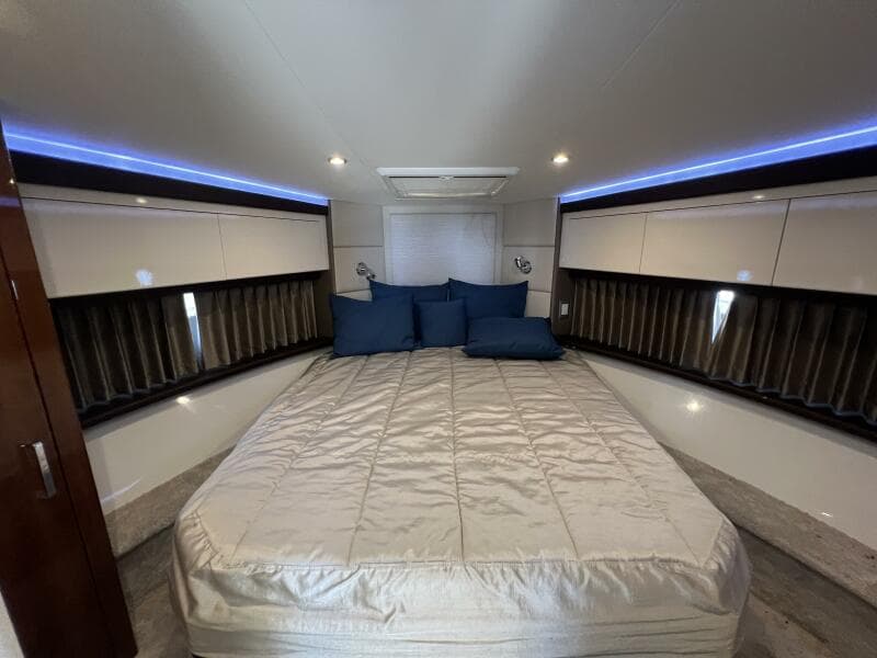 2016 Carver C34 V-Berth