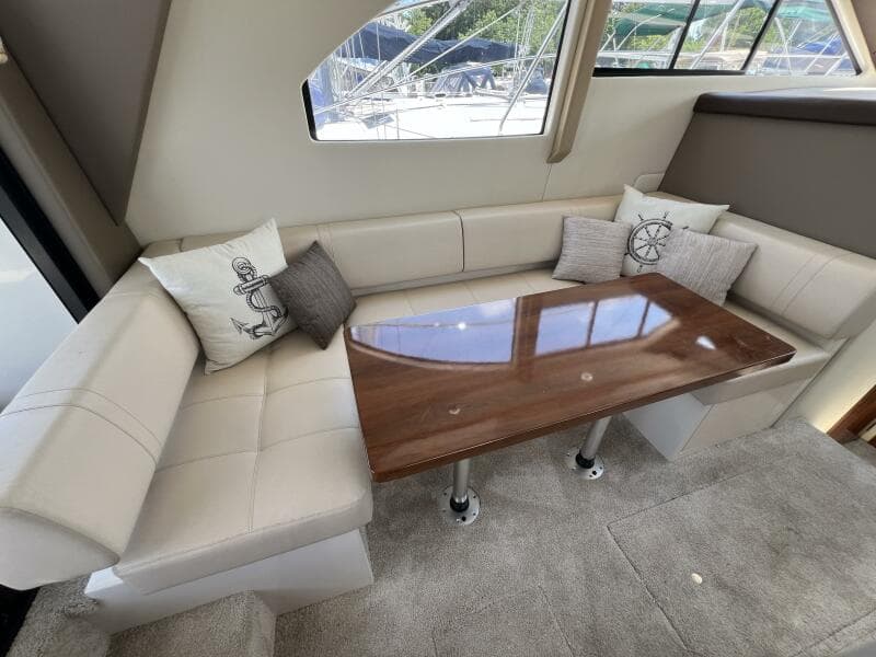 2016 Carver C34 Dinette