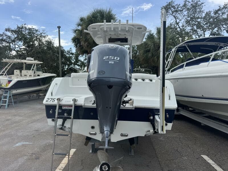 2017 Sea Hunt 235 Ultra SE
