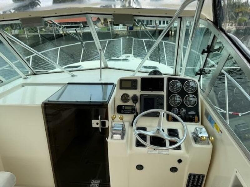 2002 Pursuit 3000 Express