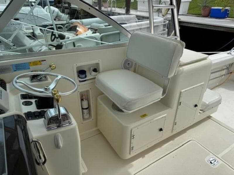 2002 Pursuit 3000 Express