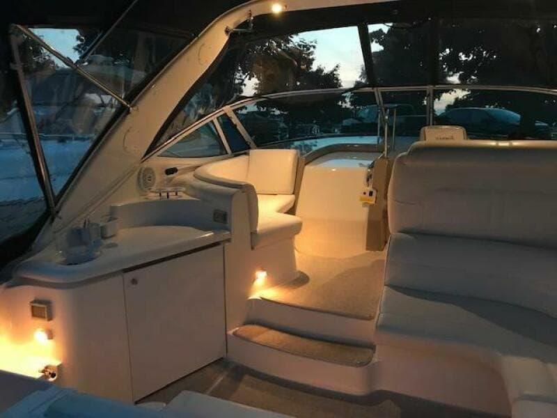 2004 Cruisers Yachts 340 Express