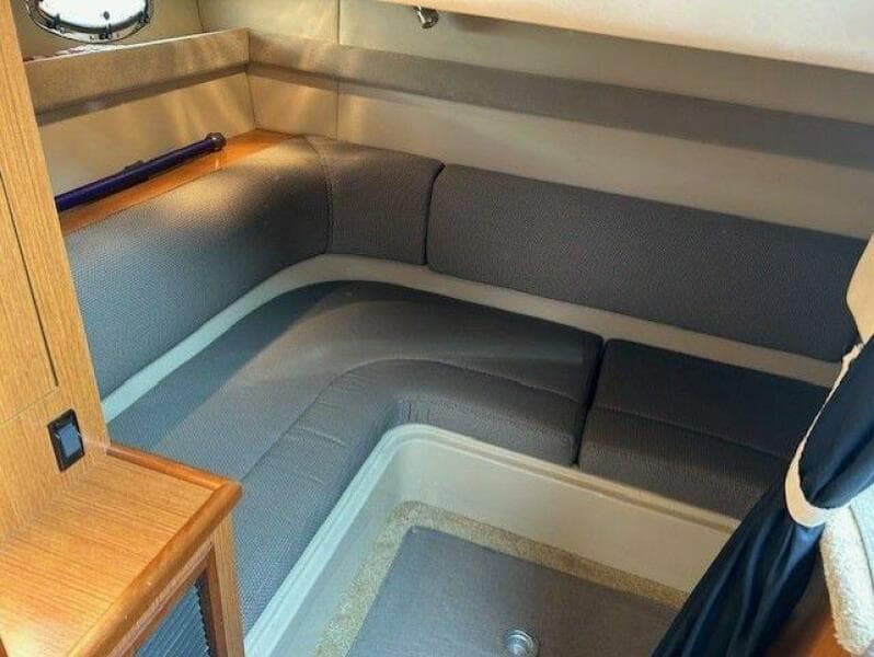 2004 Cruisers Yachts 340 Express