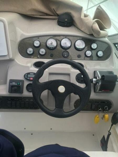 2004 Cruisers Yachts 340 Express