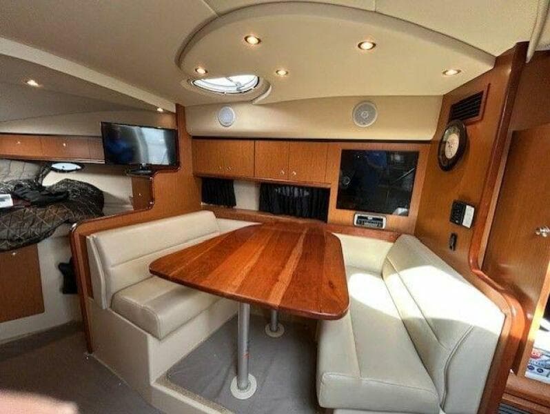2004 Cruisers Yachts 340 Express