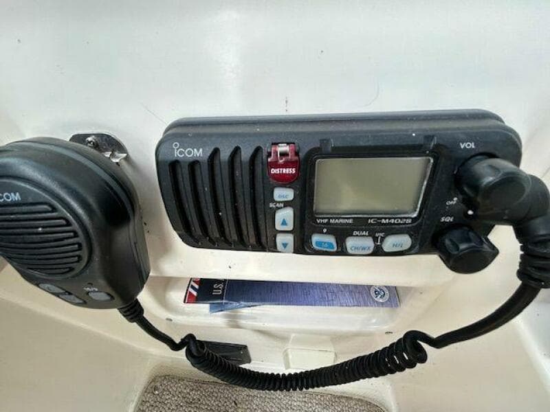 2004 Cruisers Yachts 340 Express