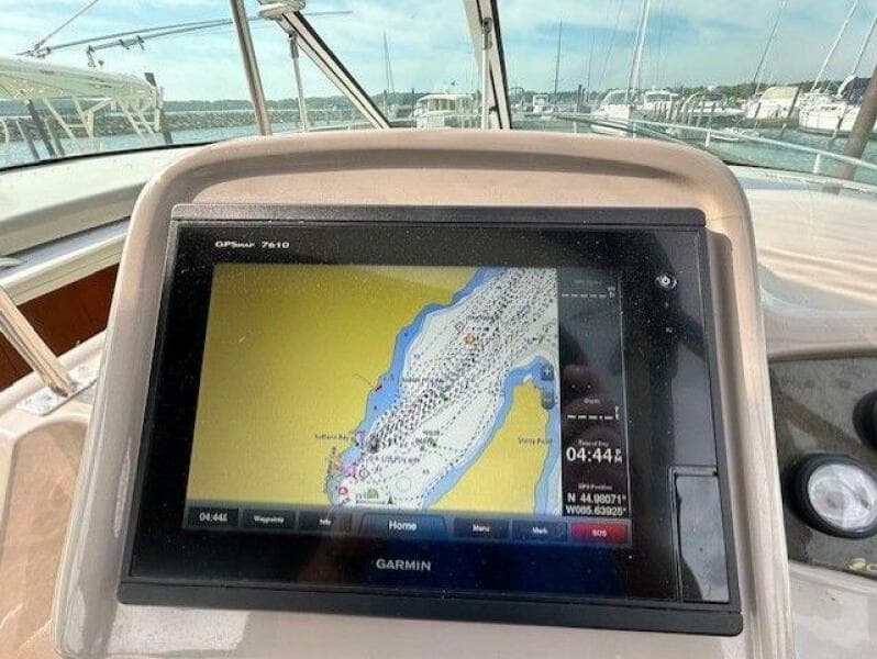 2004 Cruisers Yachts 340 Express