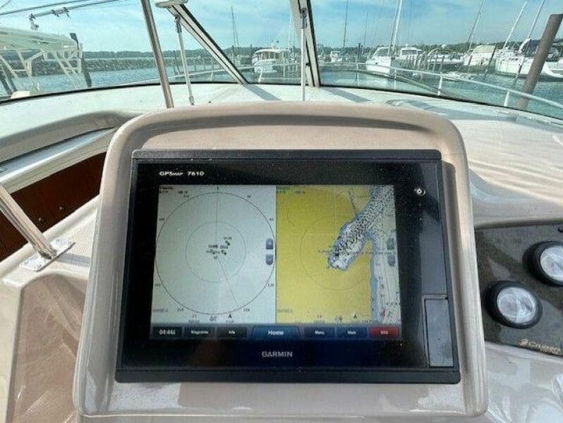 2004 Cruisers Yachts 340 Express