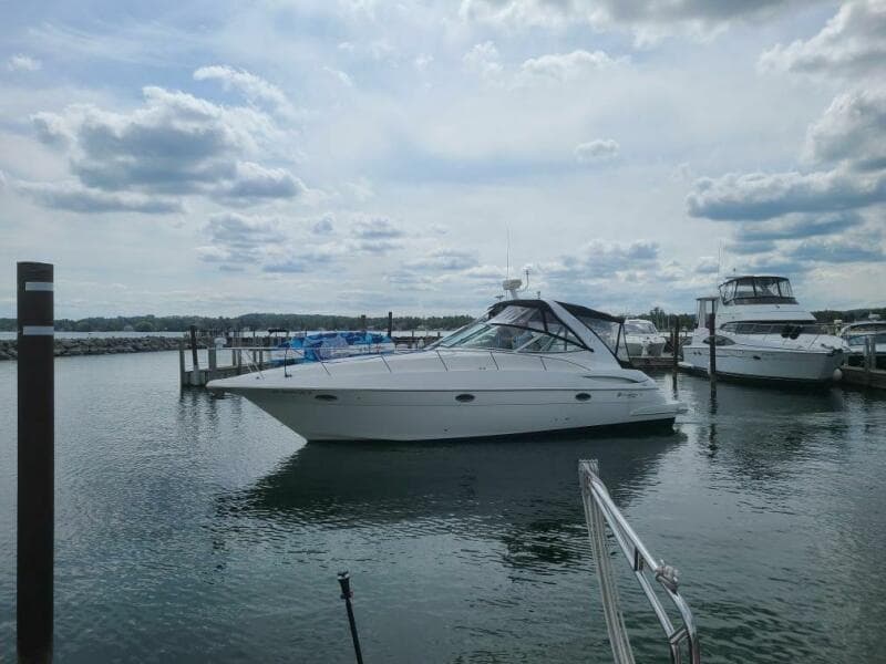 2004 Cruisers Yachts 340 Express