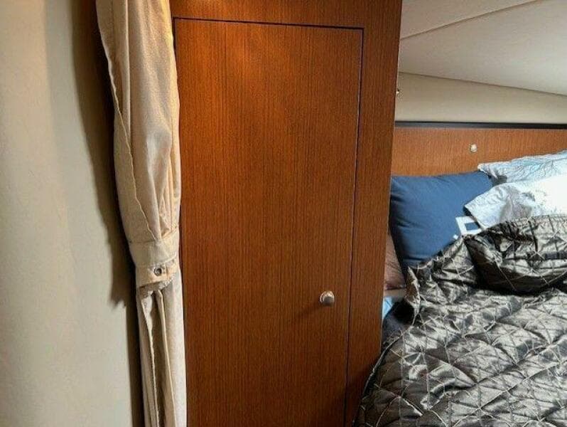 2004 Cruisers Yachts 340 Express