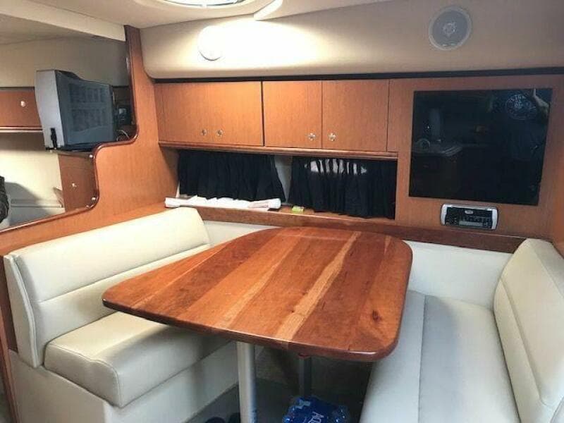 2004 Cruisers Yachts 340 Express