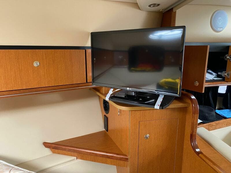 2004 Cruisers Yachts 340 Express