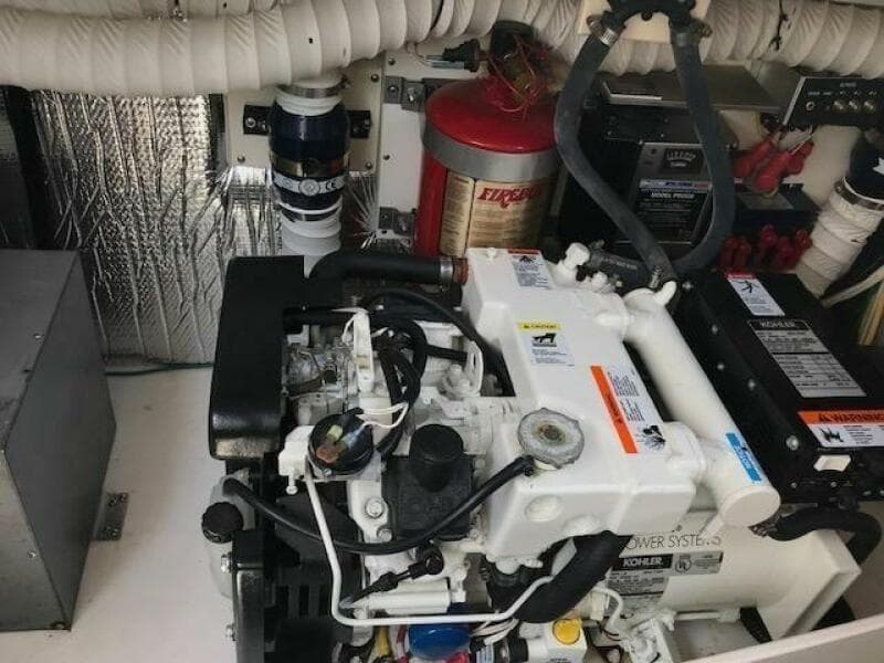 2004 Cruisers Yachts 340 Express