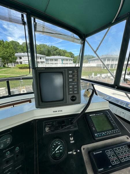 1991 Carver 3807 Aft Cabin
