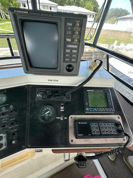 1991 Carver 3807 Aft Cabin