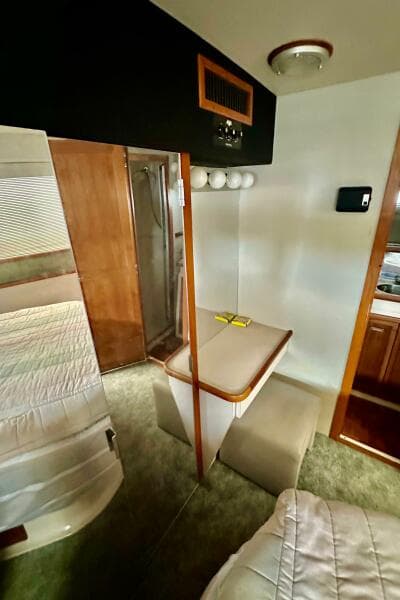 1991 Carver 3807 Aft Cabin