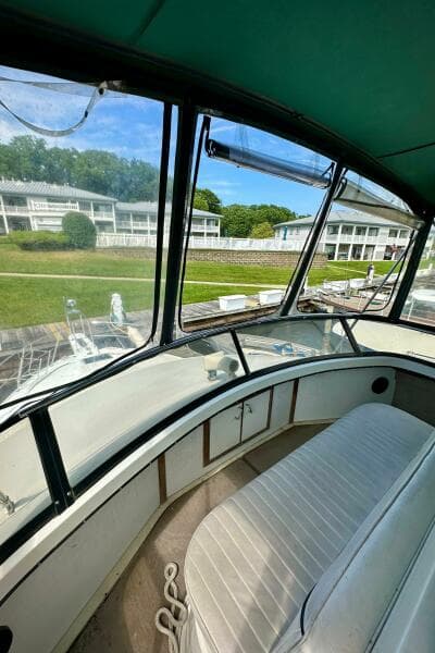 1991 Carver 3807 Aft Cabin