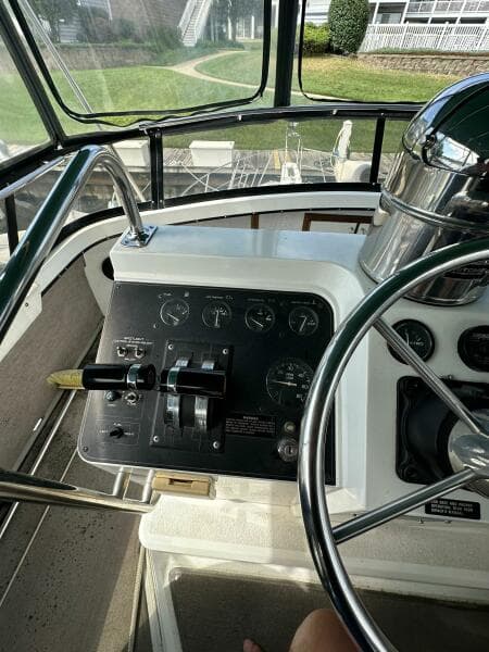 1991 Carver 3807 Aft Cabin