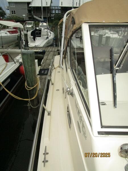34' Mainship starboard side deck