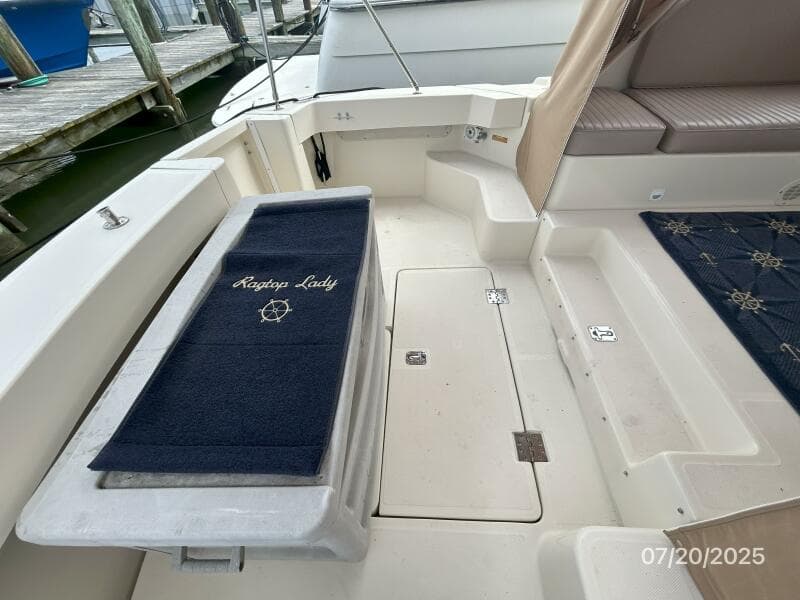 34' Mainship cockpit port