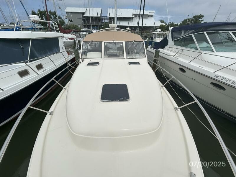 34' Mainship foredeck aft
